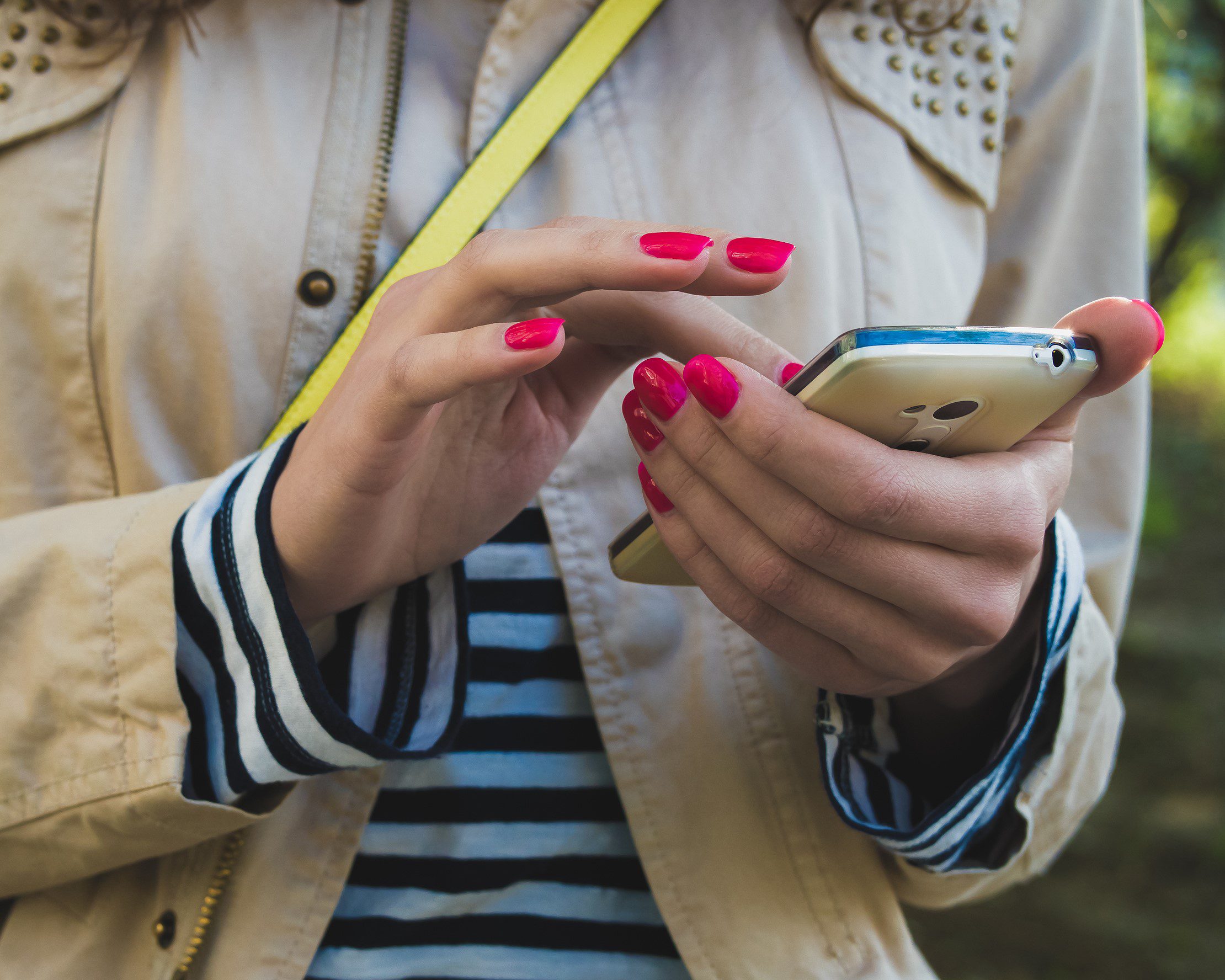 A Missouri woman searching on her phone "How Does the Abortion Pill Work?"